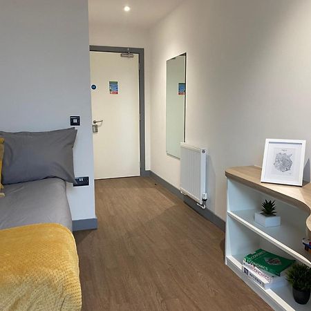 For Students Only At Great Patrick Street Apartment Белфаст Екстериор снимка
