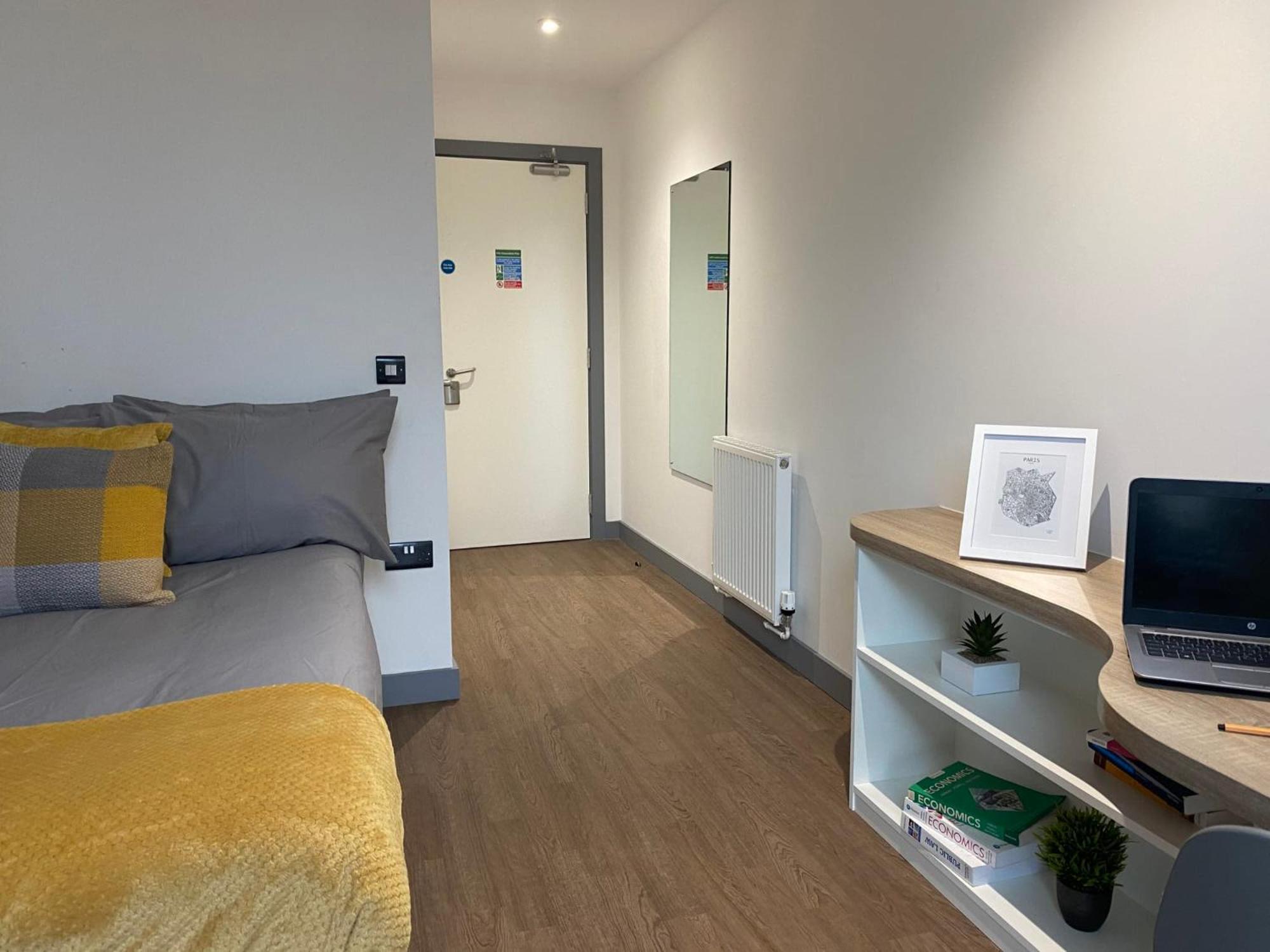 For Students Only At Great Patrick Street Apartment Белфаст Екстериор снимка