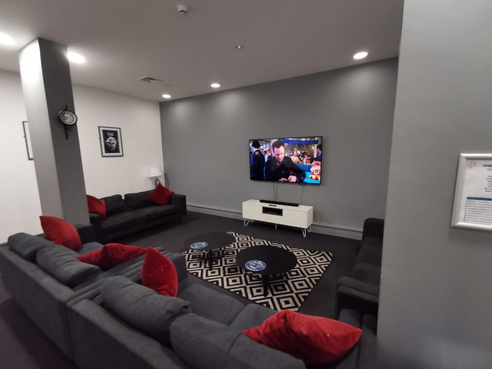 For Students Only At Great Patrick Street Apartment Белфаст Екстериор снимка