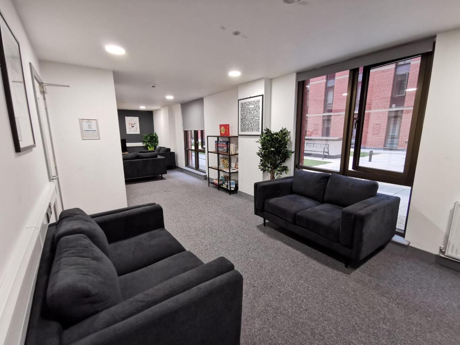 For Students Only At Great Patrick Street Apartment Белфаст Екстериор снимка