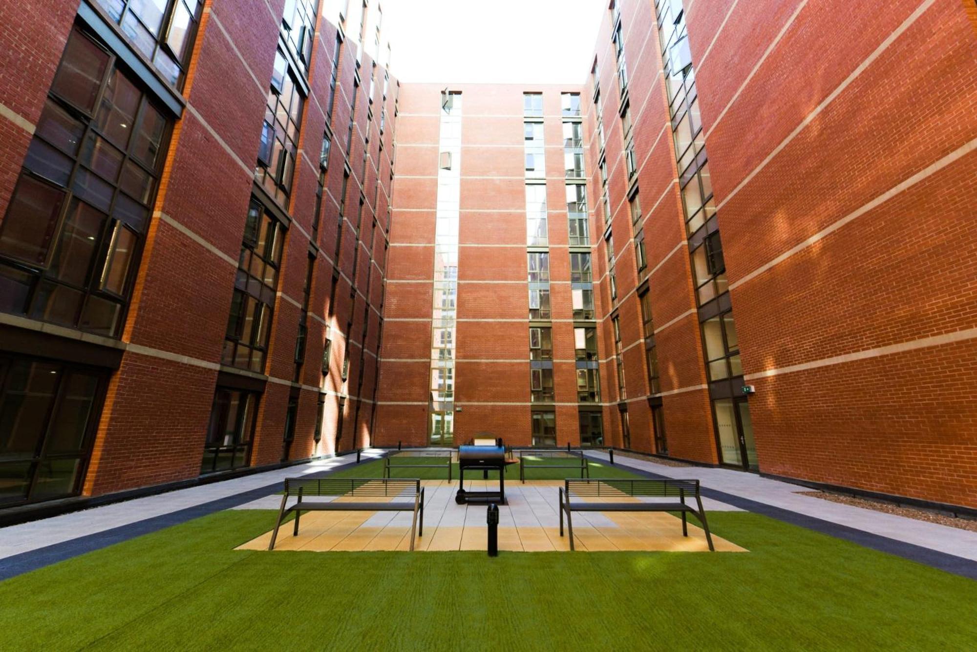 For Students Only At Great Patrick Street Apartment Белфаст Екстериор снимка