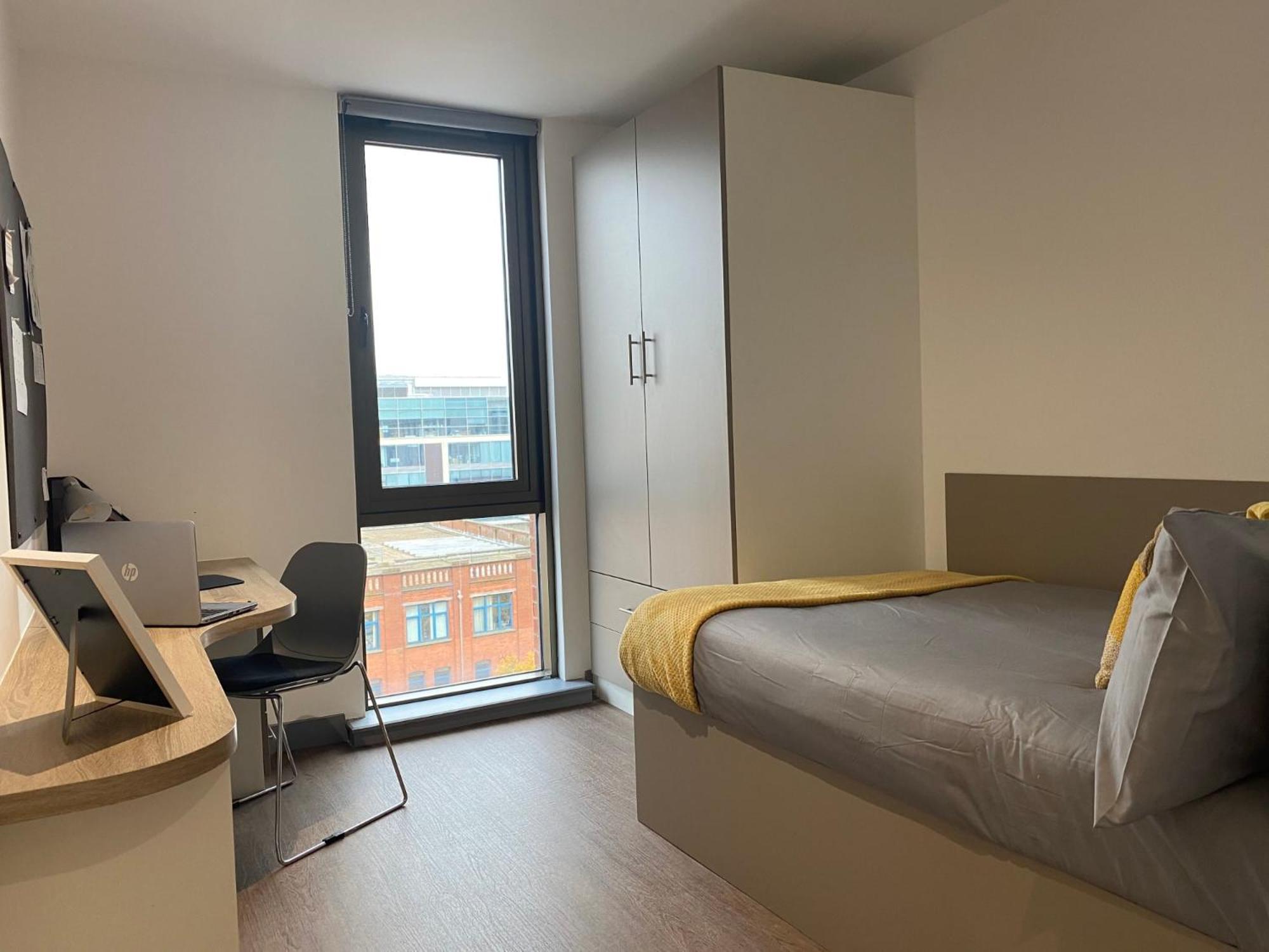 For Students Only At Great Patrick Street Apartment Белфаст Екстериор снимка